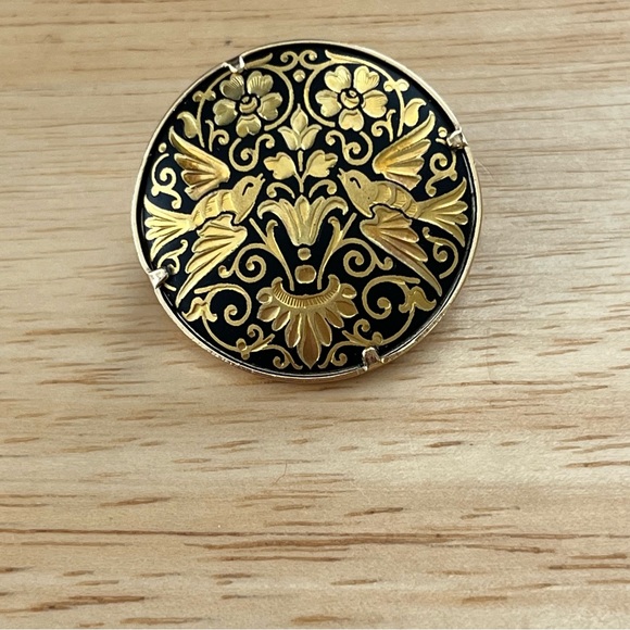 Vtg Damascene Pin Brooch Vining Flowers Doves Fluer-de-Lys Blk w Gold Inlay EUC - Picture 2 of 6